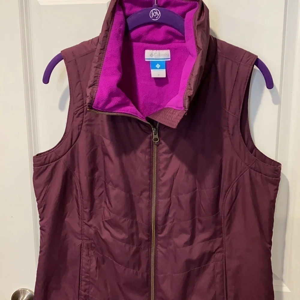 Columbia Burgundy Lightweight Vest EUC